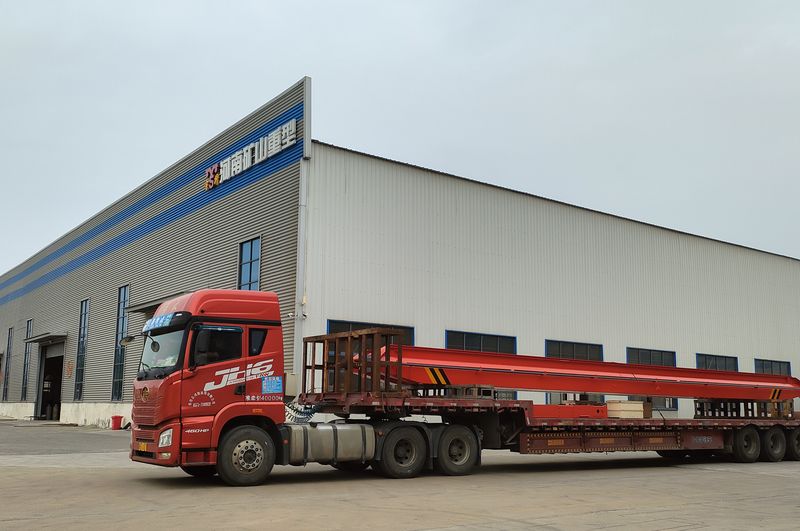 電動單梁起重機(jī)3臺 LD5t—16.8m LD3t—16.5m /2臺 制作完成，發(fā)往江西南昌交付客戶使用。