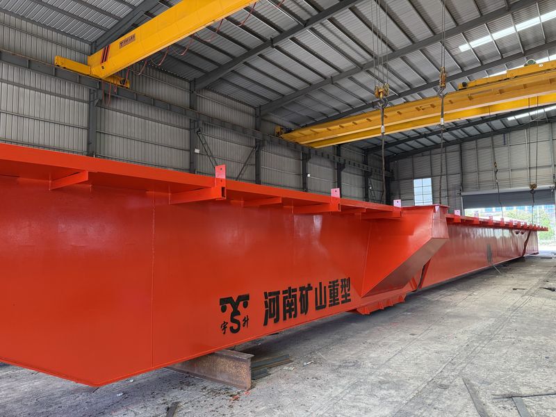 河北邯鄲某鋼鐵貿(mào)易商，2025年已在我公司采購四臺MG通用門式起重機(jī)，我公司根據(jù)客戶的實際使用工況，按需設(shè)計制作，滿足客戶的要求。